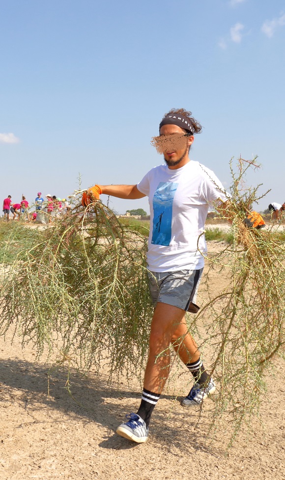 Effective biotope maintenance work by male and female volunteers